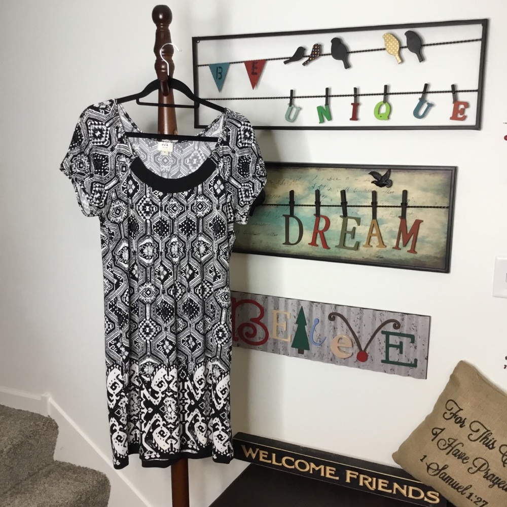 3/$40 ECI Dress caps leave knee length size 12